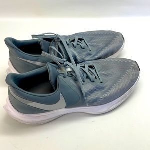 Nike Running Zoom Winflo Run Fast  Tennis Shoe Gray and Whit Mens 13